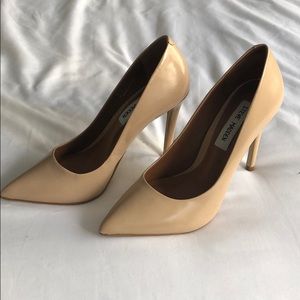 Steve Madden nude leather pumps, worn once!